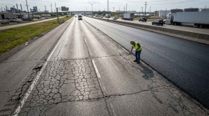 What Causes Asphalt Cracking? | علت ترک خوردن آسفالت چیست؟ | ما أسباب تشقّق الأسفلت؟